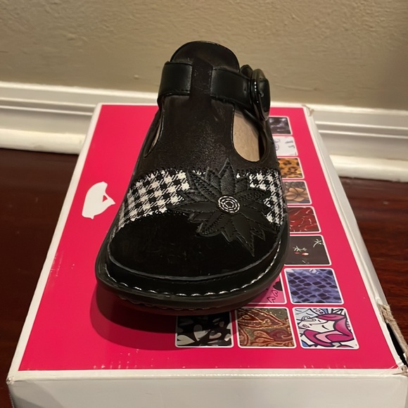 Womens Algeria clogs size 7/7.5 (US) 37 UK. - Picture 2 of 6